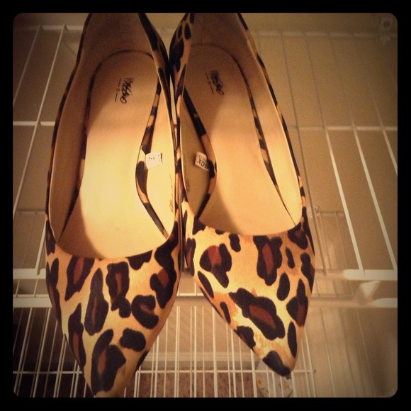 SOLD BUNDLED Leopard Kitten heels