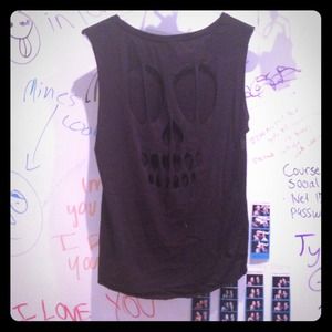 Skull cut out top