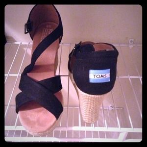 TOMS black strap wedges