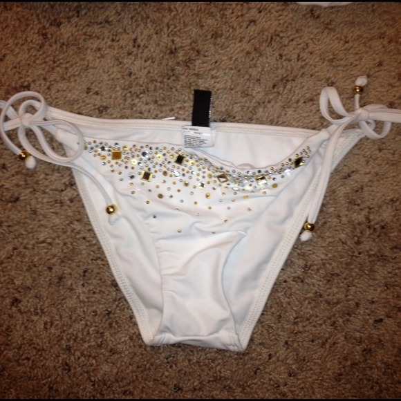 GUESS NWT bikini. Top size D. Bottoms size Small. - Picture 2 of 4