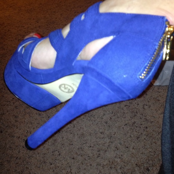 SOLD - Picture 3 of 3