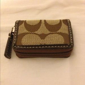 ✔Auth coach contact lens case and pill holder case