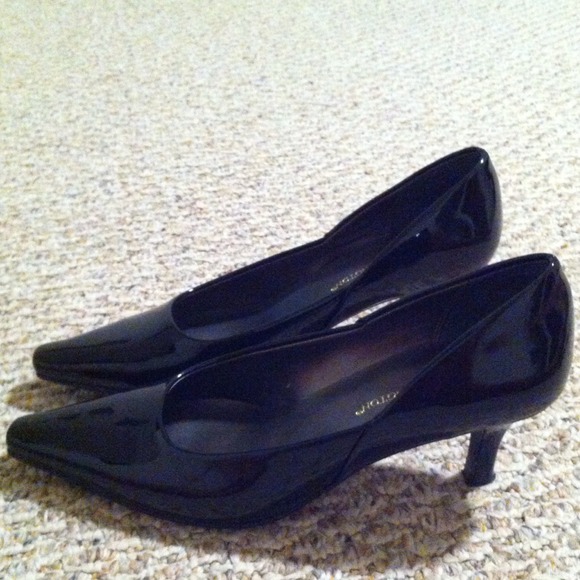 Black pointy pumps - Picture 2 of 3