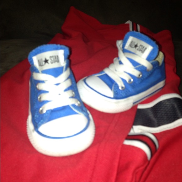 🚫Sold🚫Blue converse for toddler!!