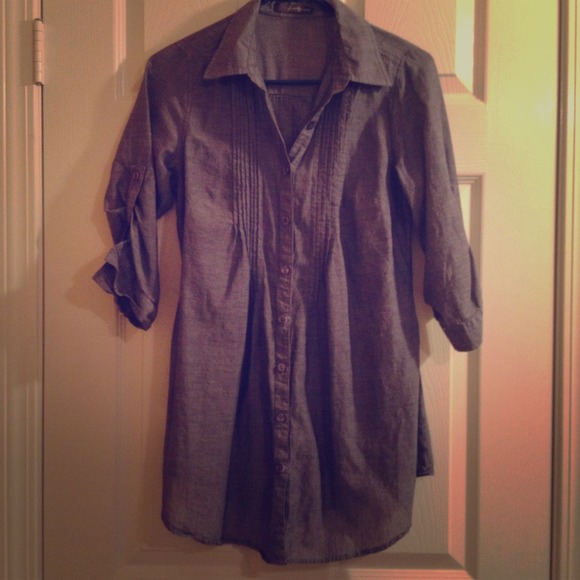 Long sleeve blouse.