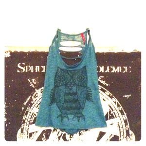 Hi-lo cropped owl tank with c-rips down the back