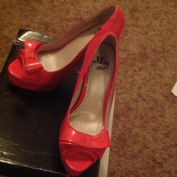 8.5 Coral Miss Me heels - Picture 2 of 4