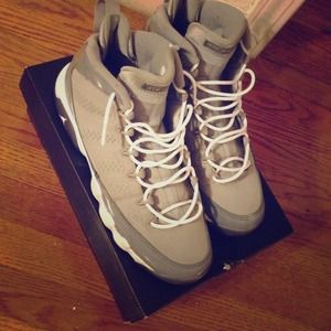 Cool Gray 9s ! 👟💦