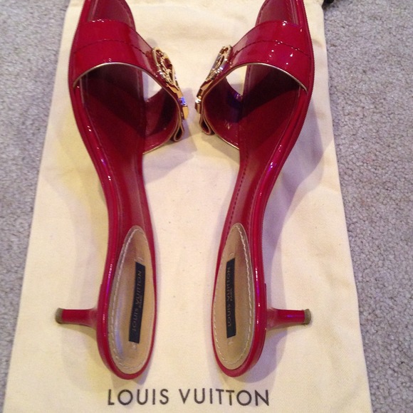 Louis Vuitton Shoe - Picture 3 of 4