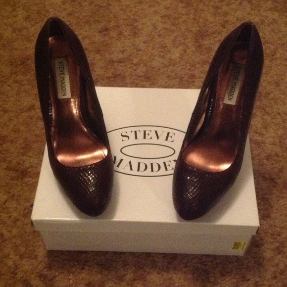 8.5 Deep Purple Steve Madden Heels