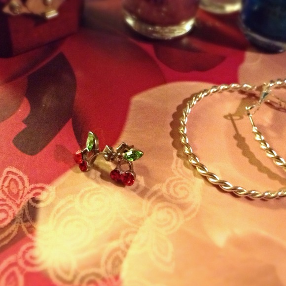 💎Cute Cherry Studs! *\(^_^)/* - Picture 2 of 2