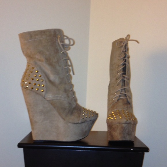 New Suede and Gold Studded Boots - Picture 2 of 3