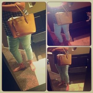 Additional pics of MK small jet set purse.