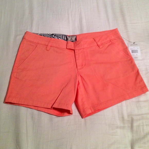 🔹 NWT Volcom Coral Frochickie 5" Short - Picture 2 of 4