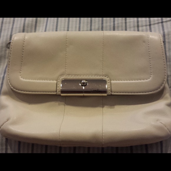 AUTHENTIC COACH White Clutch