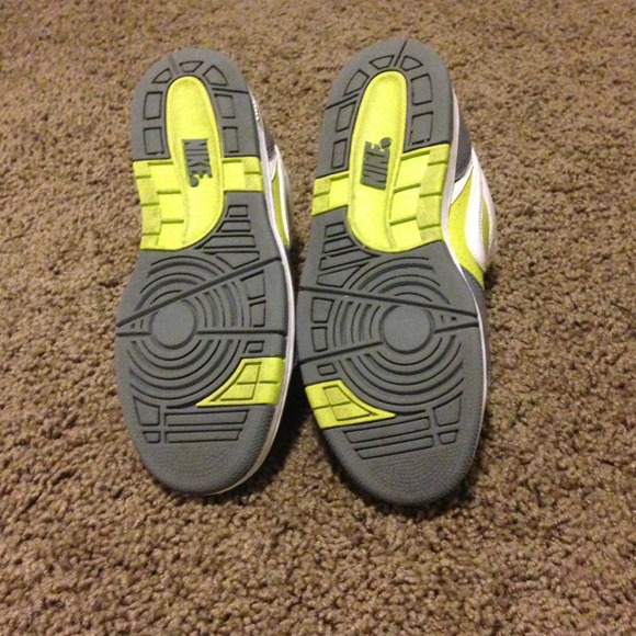 Nike shoes size 7 - Picture 2 of 3