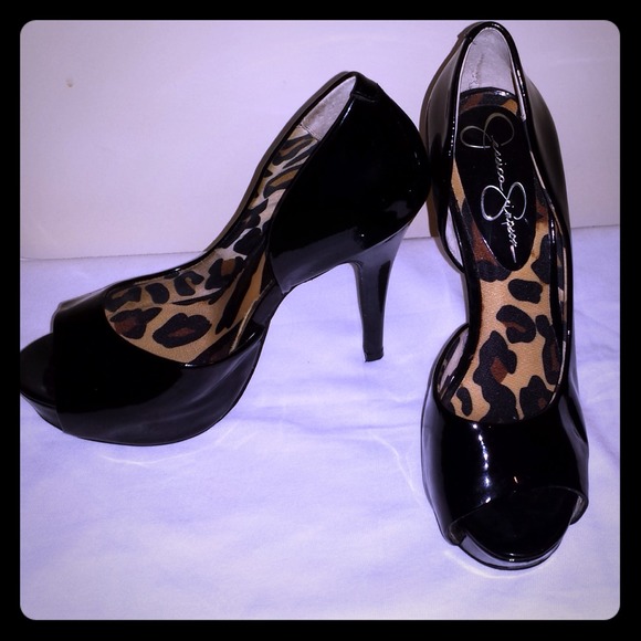 Jessica Simpson Patent Pumps in Black 👠 Size 6