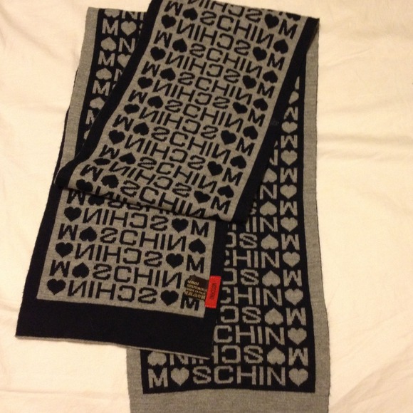Authentic Moschino wool scarf - Picture 1 of 4