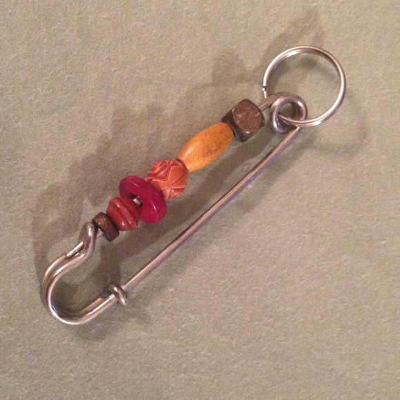 Large oversized safety pin key chain - Picture 1 of 4