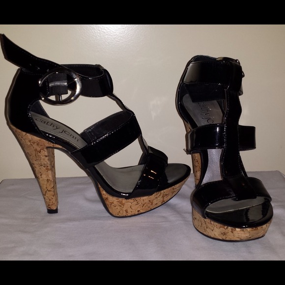 CUTE & COMFORTABLE Black Patent Wedge/Heels