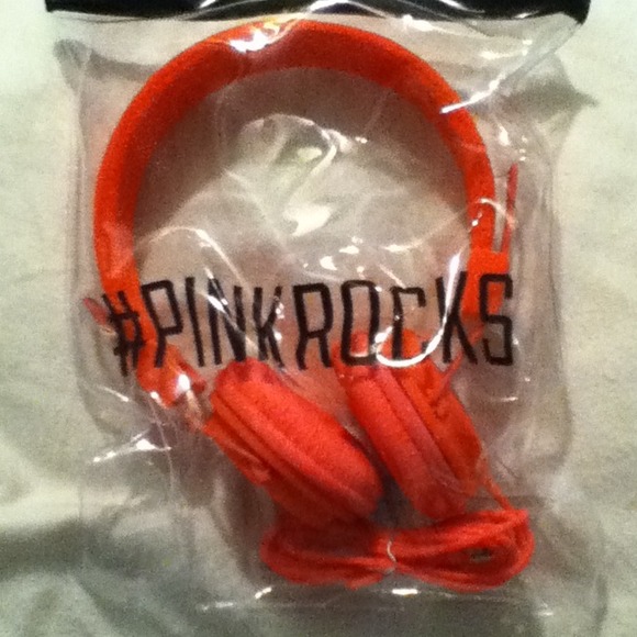 •••HOLD•••   Pink headphones!