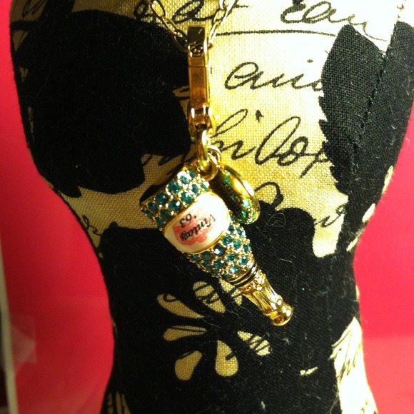 🚫SOLD IN BUNDLE🚫Juicy Couture Champagne Bottle - Picture 3 of 3