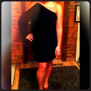 Black one shoulder Caché dress