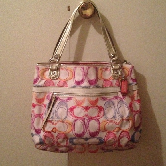 ******SOLD********Authentic Coach Poppy purse