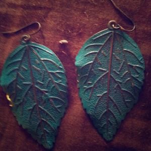 Turquoise detailed leaf earrings