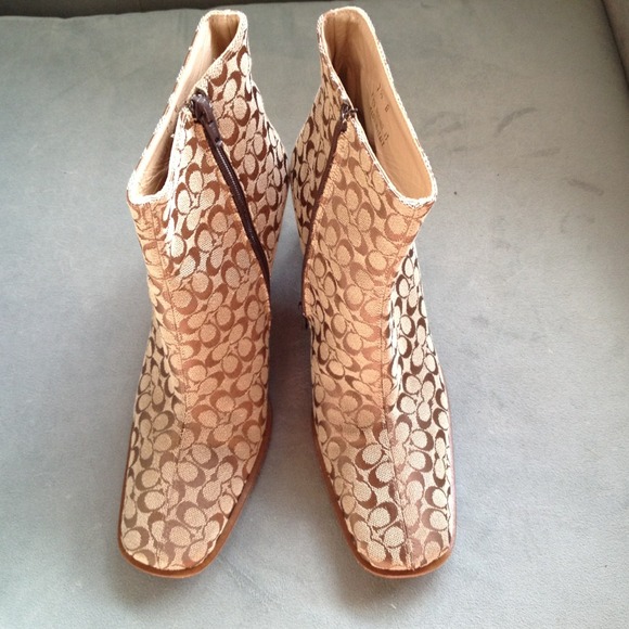 Coach Boots - Coach boots size 7.5 and turtle charm