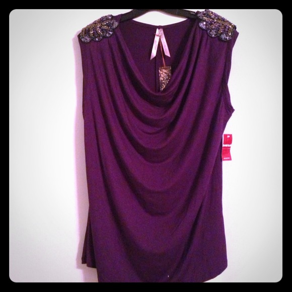 ✋SOLD IN BUNDLE✋Avenue Top with Shoulder Accent