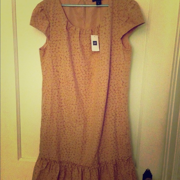 NWT GAP dress with ruffle hem.