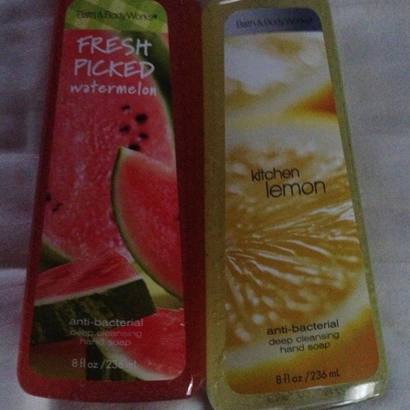 Four Bath & Body Works Hand Washes - Picture 2 of 3