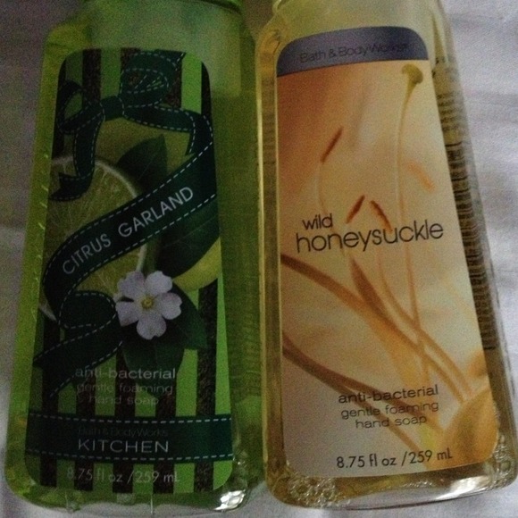 Four Bath & Body Works Hand Washes - Picture 3 of 3