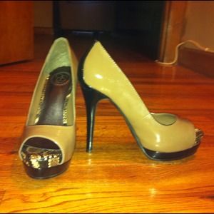 Jessica Simpson high heel