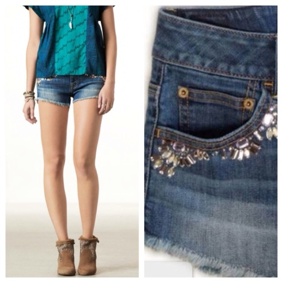 High waisted festival short.