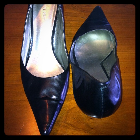 Nine West Pointed Toe 1 Inch Heel Sz 9!