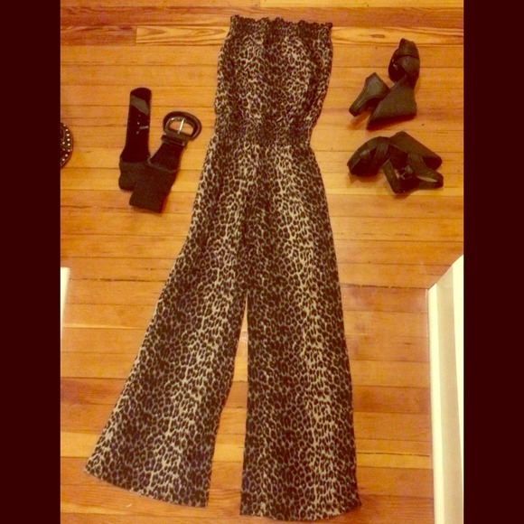 *Sold bundle*Leopard print wide leg jumpsuit