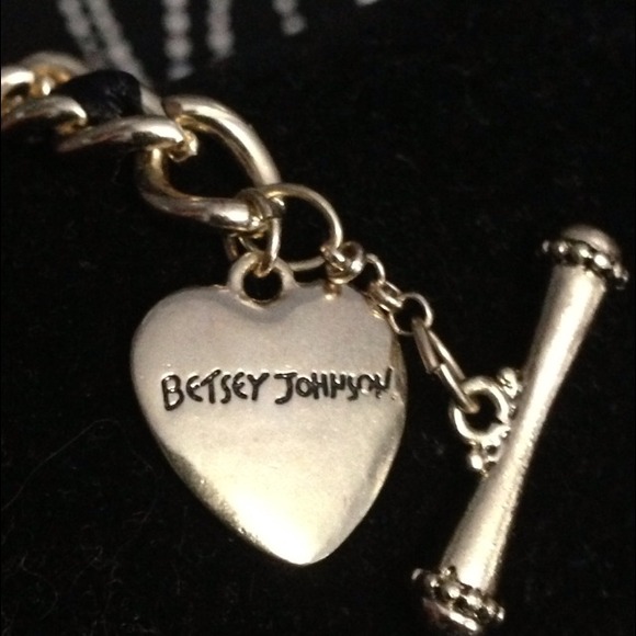 Betsey Johnson bracelet!! - Picture 3 of 4