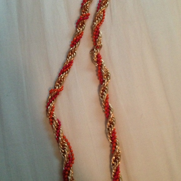 Gold layered twisted necklace