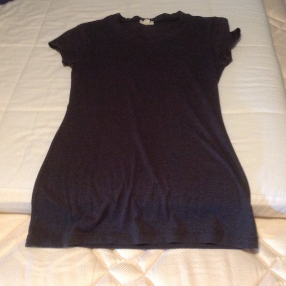 Gray tshirt