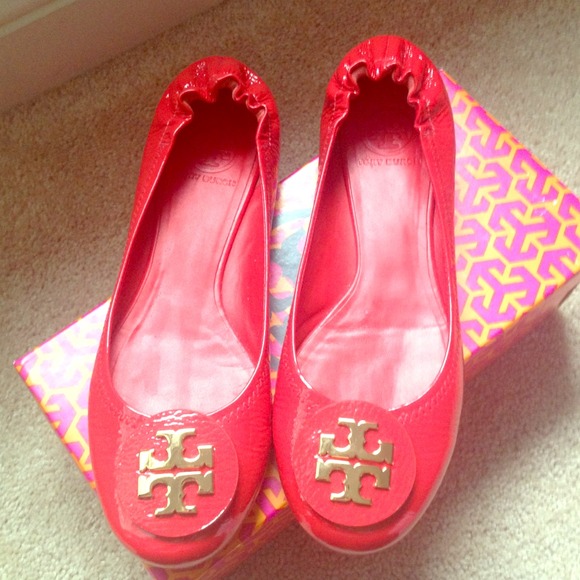 !HOLD! Tory Burch red patent Revas