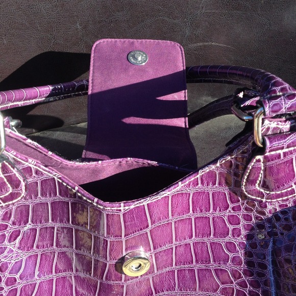 Snake print purple purse - Picture 3 of 4