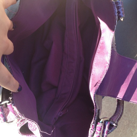 Snake print purple purse - Picture 4 of 4