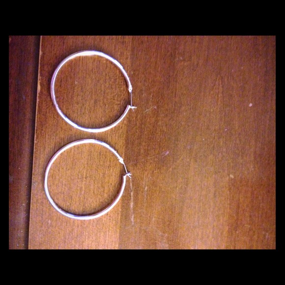 Small silver hoops-SOLD!💞