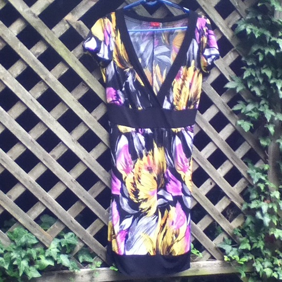 🚫SOLD🚫Floral Vneck Dress