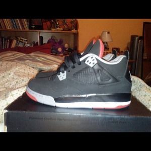 Bred 4s sz7y  great condition