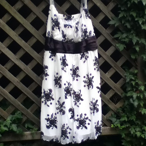 🚫SOLD🚫Black & White Dress