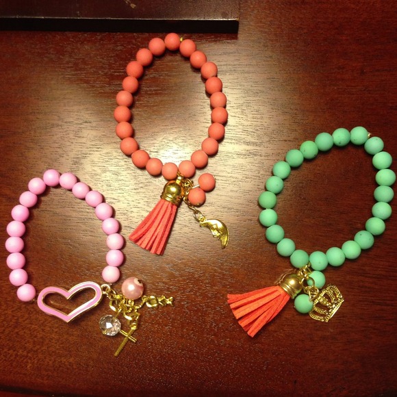 Brackets and necklace with earrings