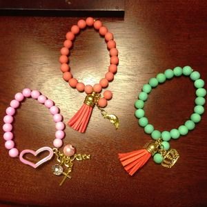 Brackets and necklace with earrings